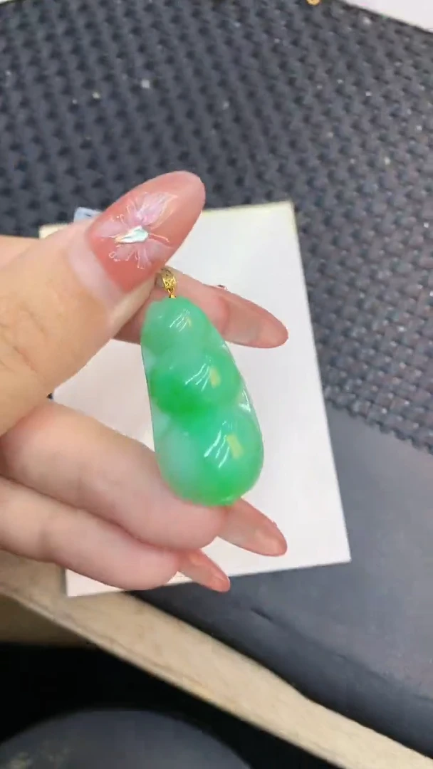 颈饰18K金镶嵌翡翠1