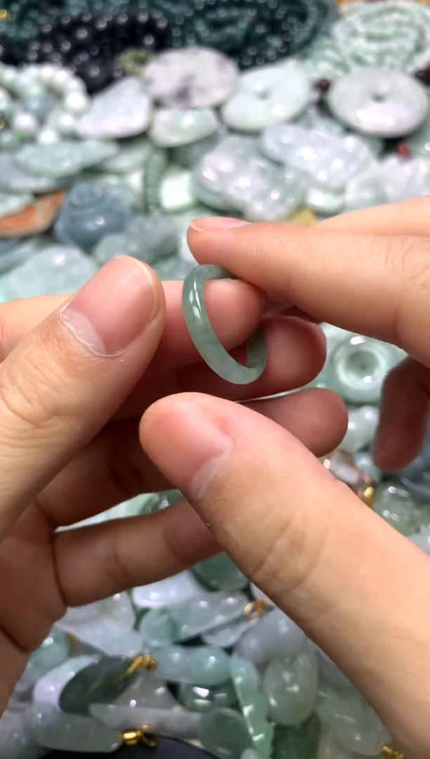 颈饰未镶嵌翡翠1