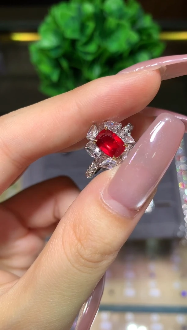 18K金镶嵌戒指红宝石2.02CT