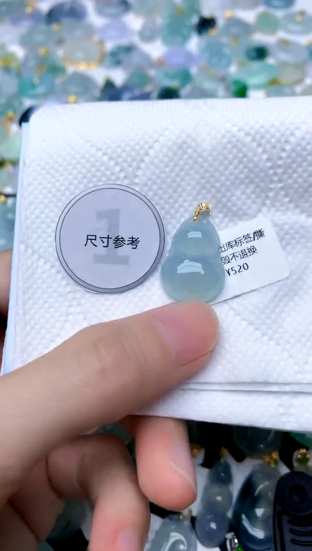 颈饰18K金镶嵌翡翠天然A货翡翠