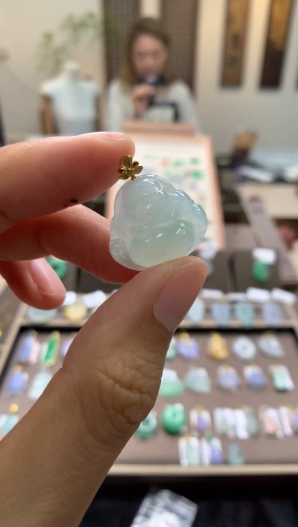 颈饰18K金镶嵌翡翠佛公