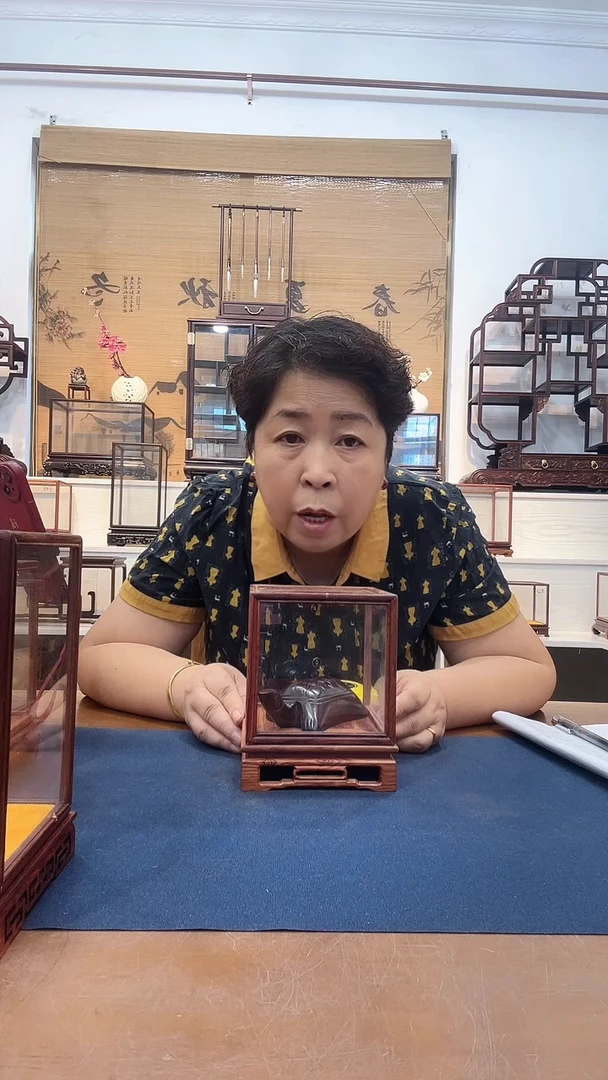 红酸枝木类木雕款玻璃罩495