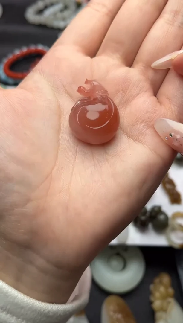 颈饰合金南红玛瑙钱袋子