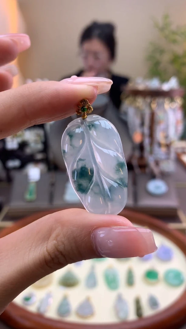 【闪购商品】翡翠颈饰18K金镶嵌叶子