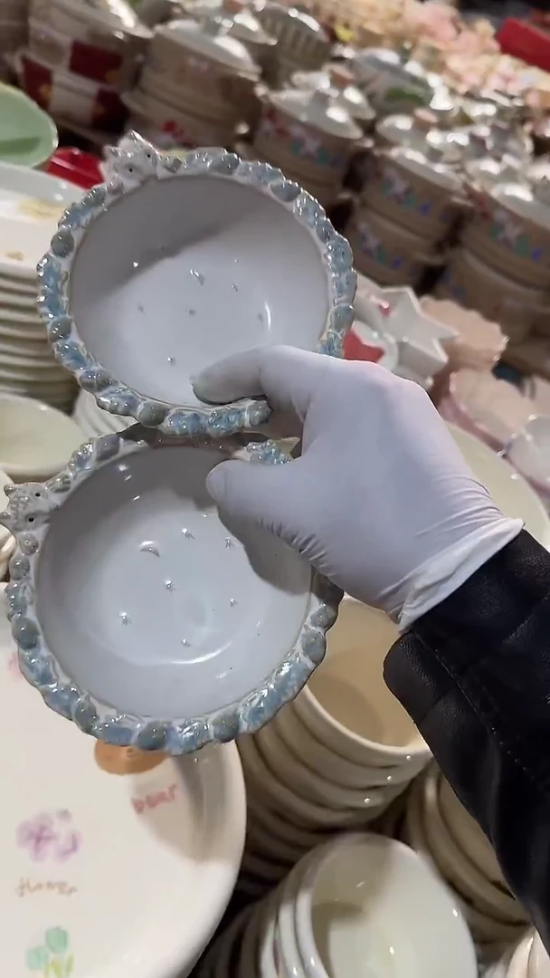 陶瓷2个松鼠小碗 微瑕凑满20元包邮