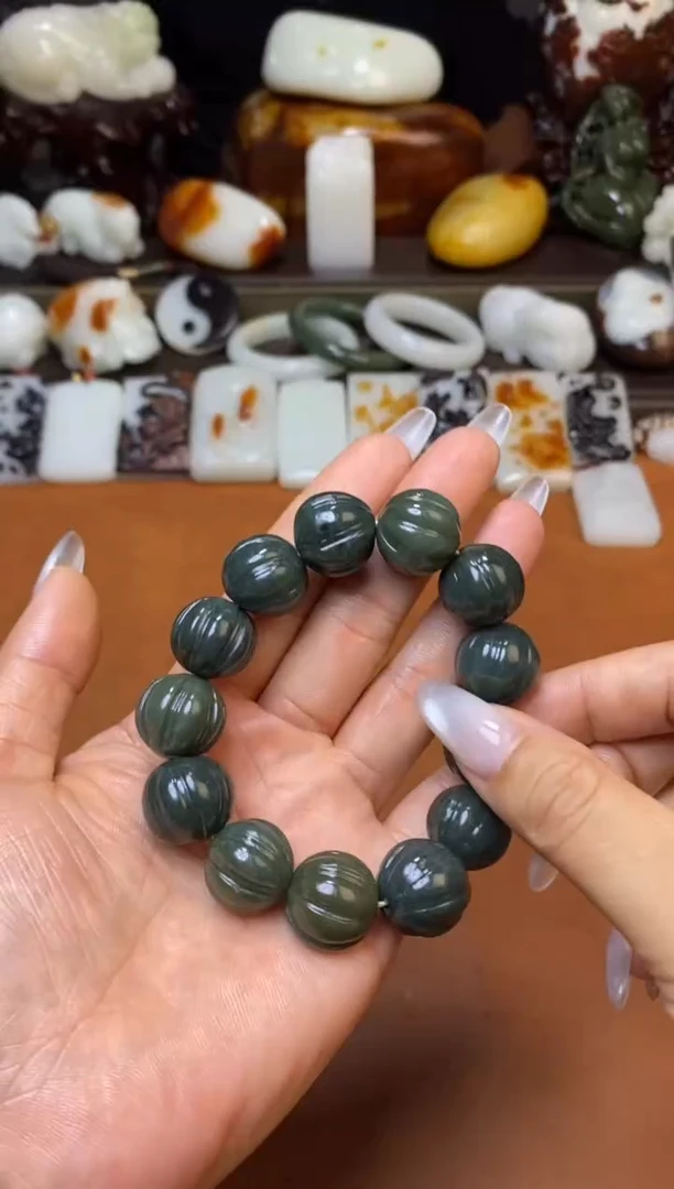 和田玉未镶嵌把件风**生和田玉