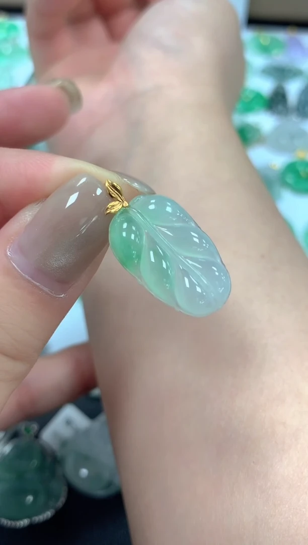 颈饰18K金镶嵌翡翠天然缅甸翡翠A货翡翠百元以上9元证书费自理