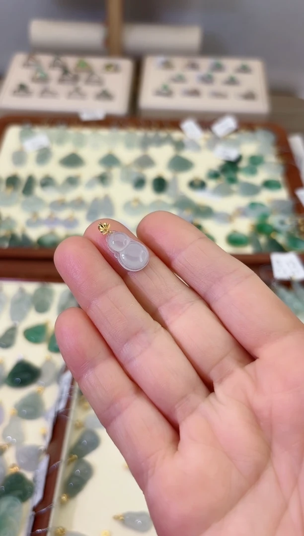 翡翠18K金镶嵌颈饰南*北葫芦