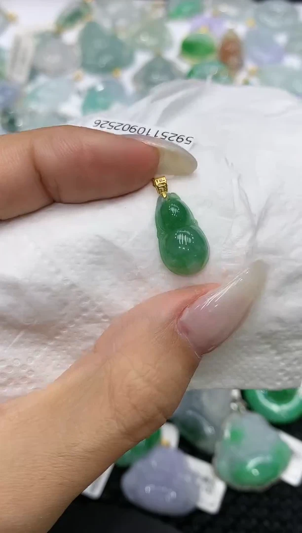 颈饰18K金镶嵌翡翠111111111111