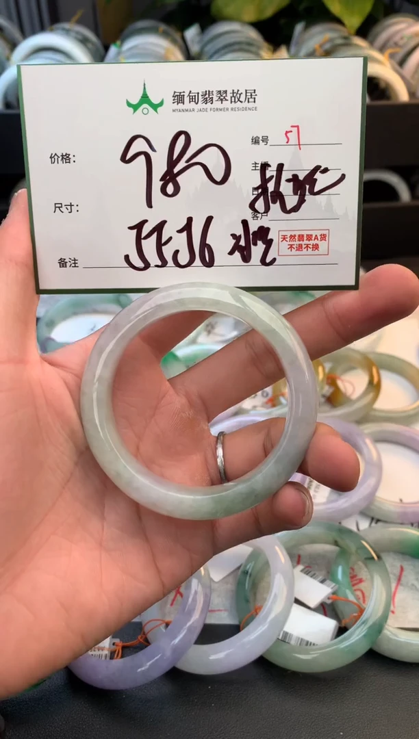 未镶嵌定制翡翠毛货需精细抛光+多人