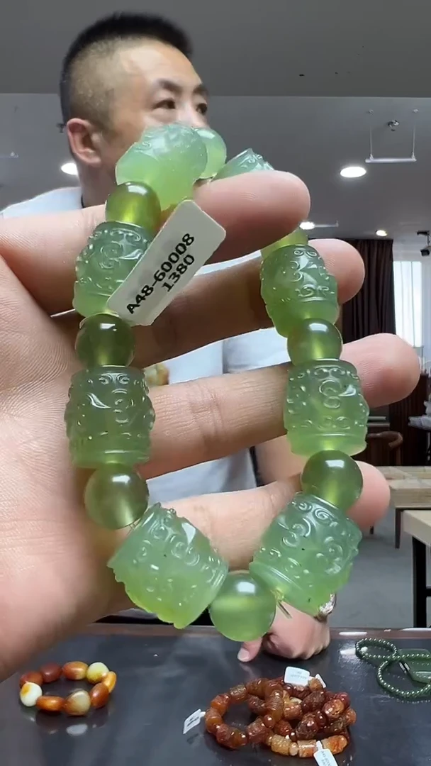 未镶嵌蛇纹石玉手串与**争精品回纹珠