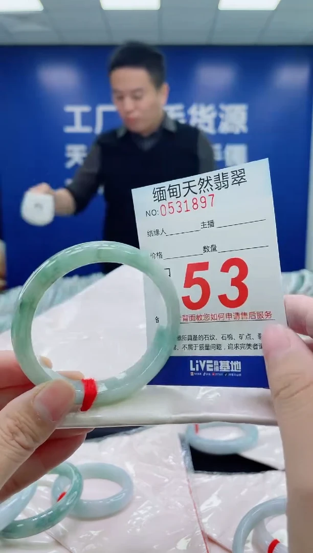 未镶嵌手镯翡翠天然翡翠手镯