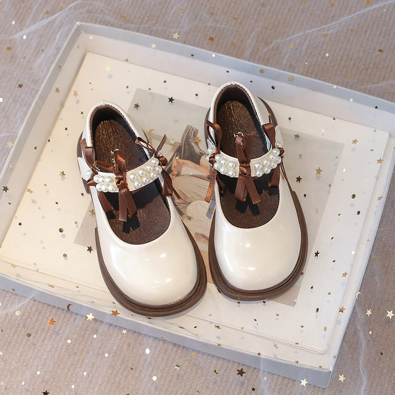 春季皮鞋女童高亮2025新款公主风防滑舞蹈鞋女宝纯色蝴蝶结休闲鞋