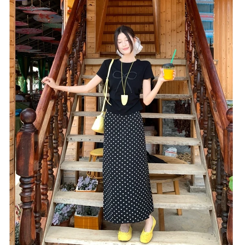 西西 【甜心教主】立体蝴蝶结显瘦短袖+波点半身裙