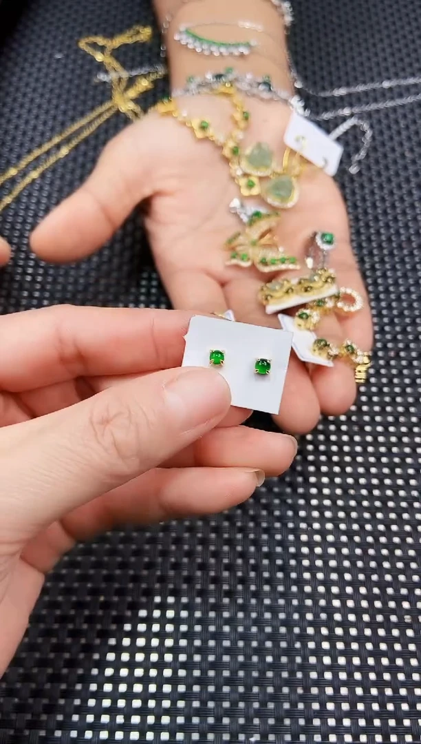 【闪购商品】翡翠耳饰未镶嵌11111111111