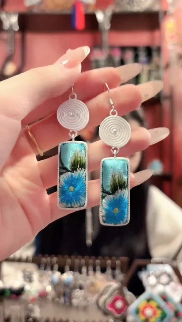 织绣云织谣民族风精美饰品 260