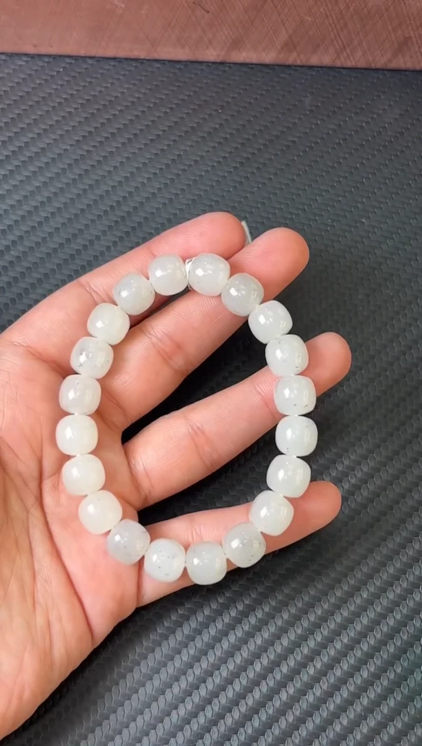 未镶嵌手串和田玉黑山微色差卡10p