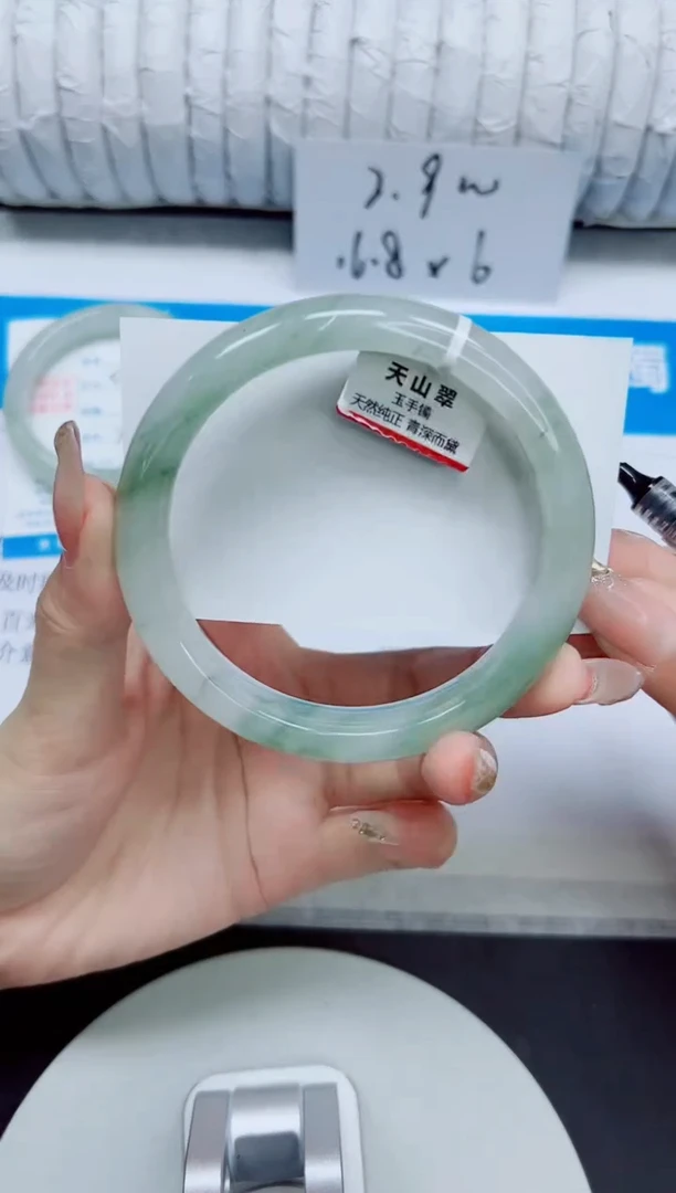 石英质玉手镯未镶嵌110/64.9