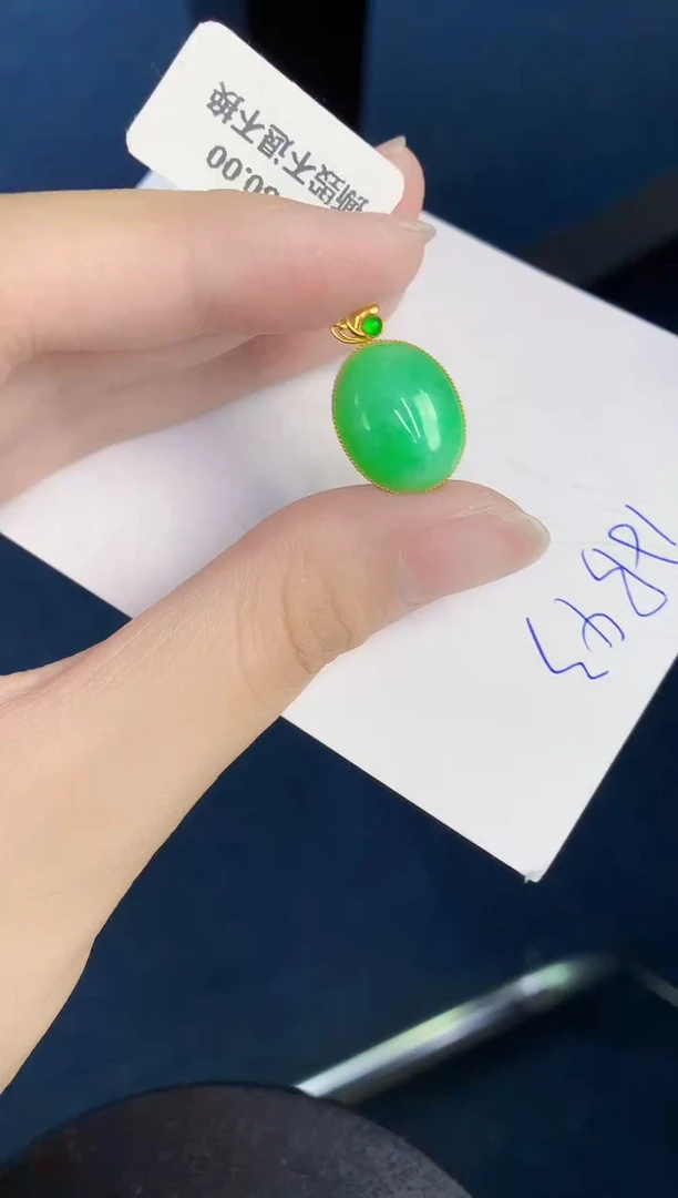 翡翠18K金镶嵌颈饰天然翡翠緬甸A貨