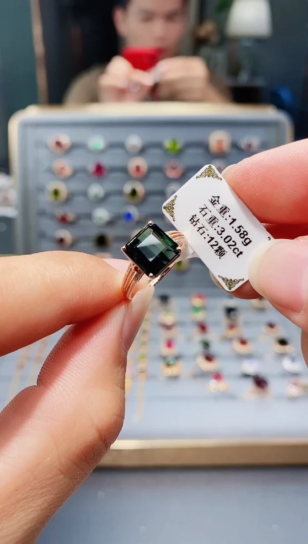 18K金镶嵌戒指碧玺3.02.