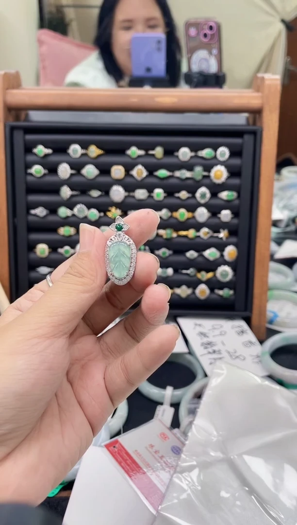 【闪购商品】翡翠颈饰未镶嵌吊坠