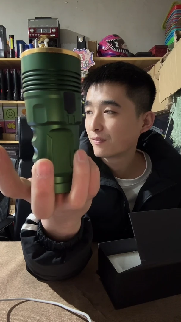 绿色合金带四节18650