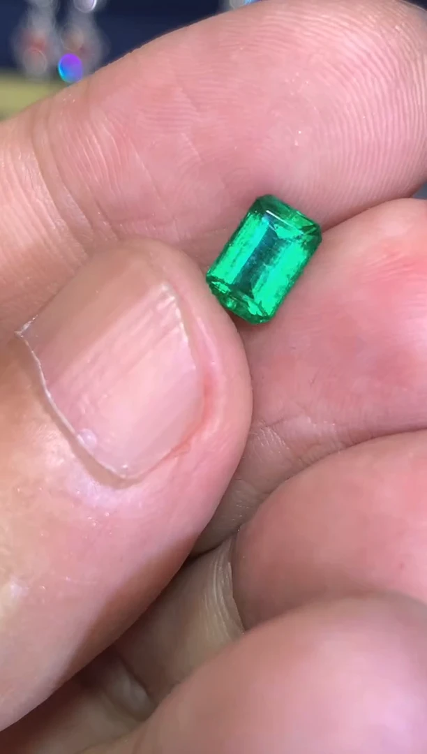 裸石祖母绿1.02CT  哥伦比亚 木佐