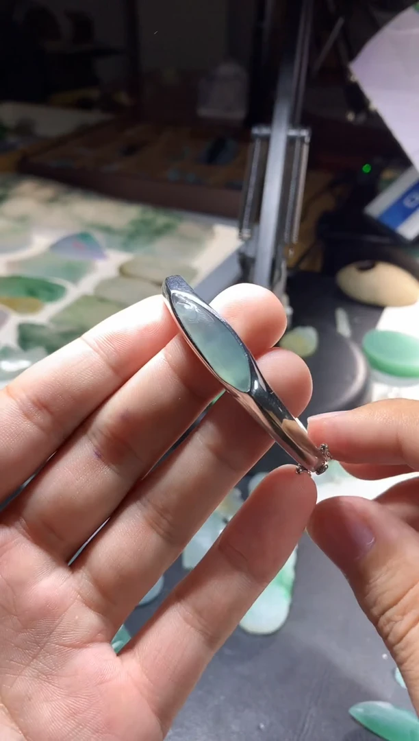 未镶嵌定制翡翠银镯