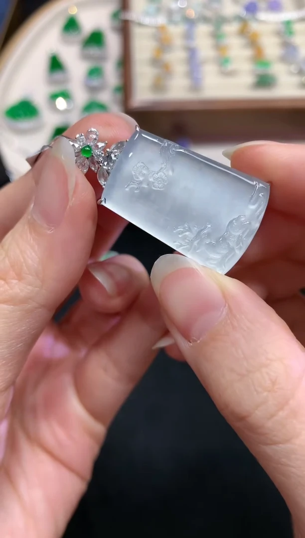 【闪购商品】翡翠吊坠(不含链)18K金镶嵌W608|19800