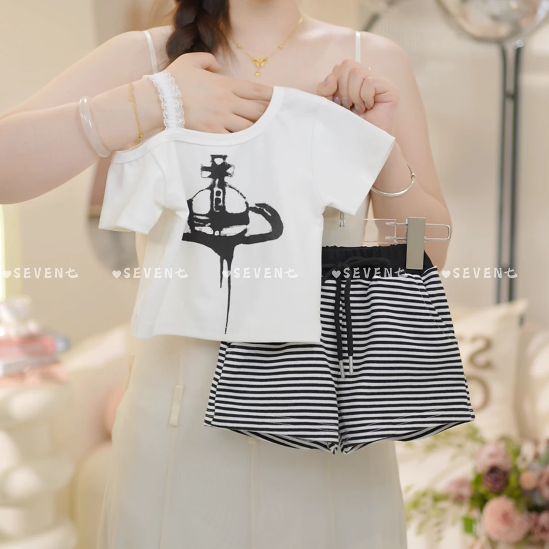 女童2025夏季纯棉印花土星露肩慵懒短袖条纹短裤两件套C23319