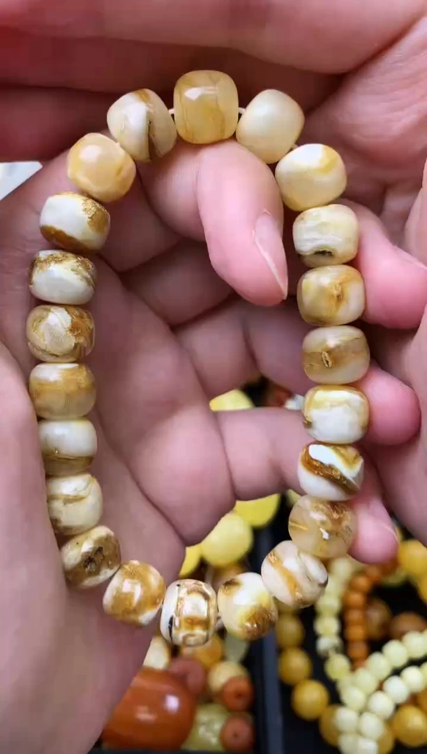 未镶嵌琥珀珠宝奇石91