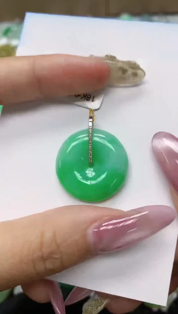 翡翠18K金镶嵌颈饰1111111111