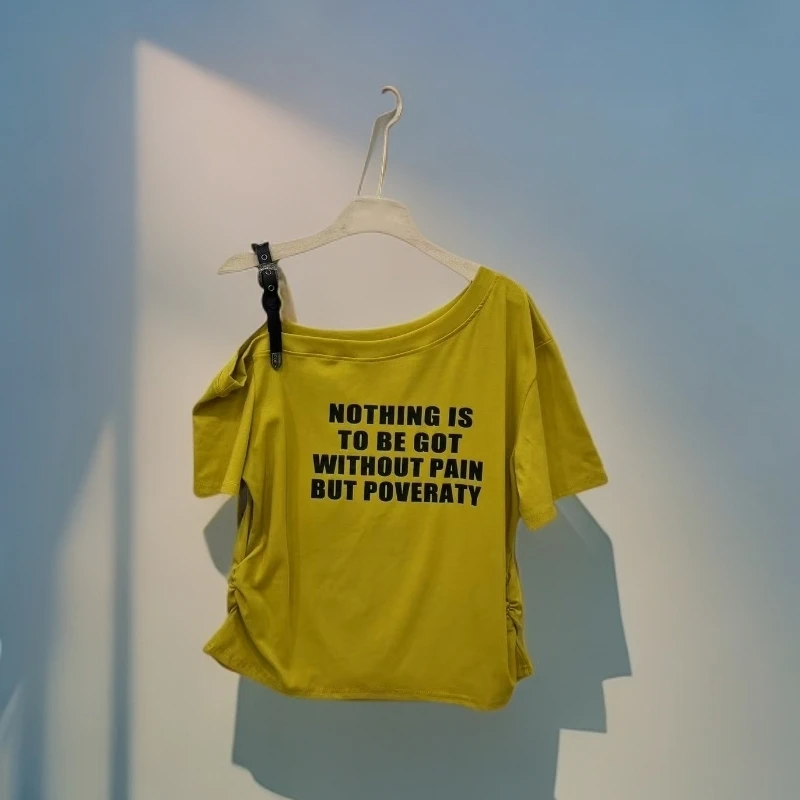 12516漏肩不规则字母T恤女款时尚百搭简约显瘦T恤