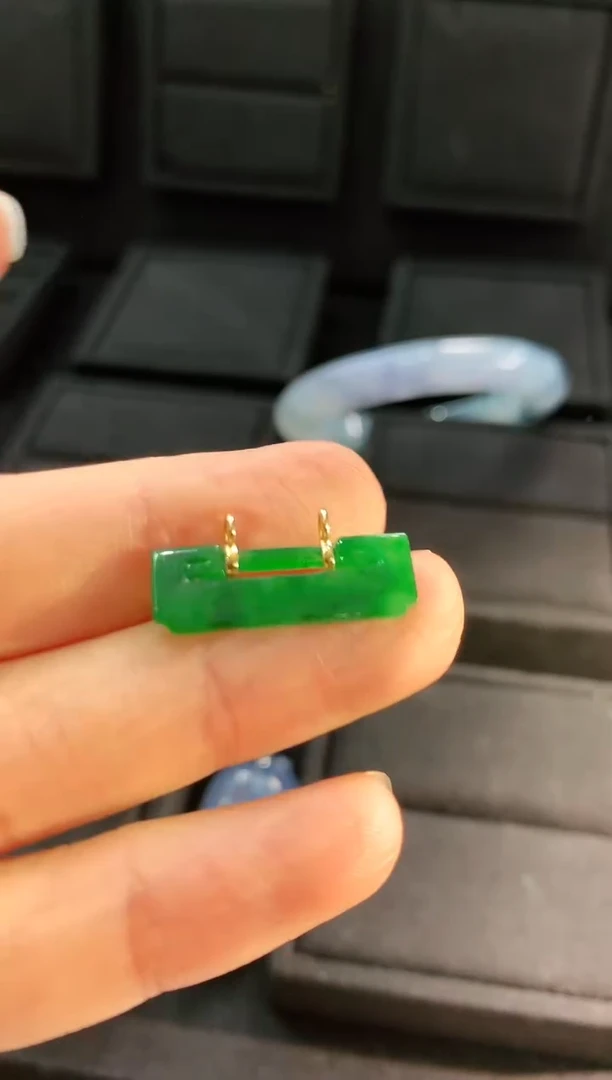 【闪购商品】翡翠吊坠(不含链)18K金镶嵌吊坠