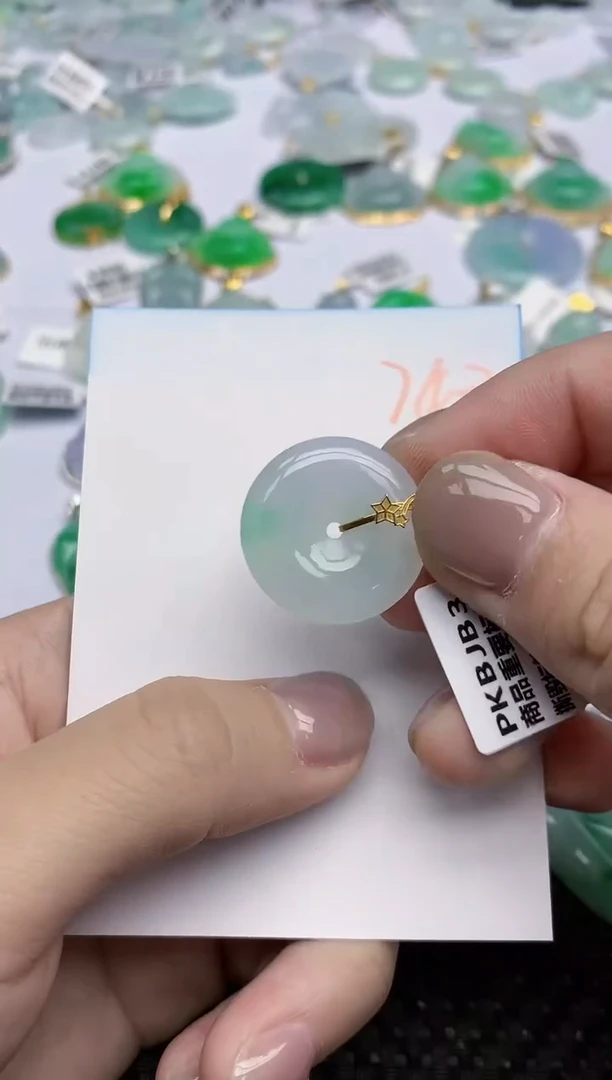 【闪购商品】翡翠颈饰18K金镶嵌天然翡翠A货