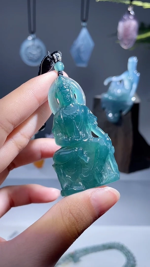 颈饰未镶嵌翡翠观音自在
