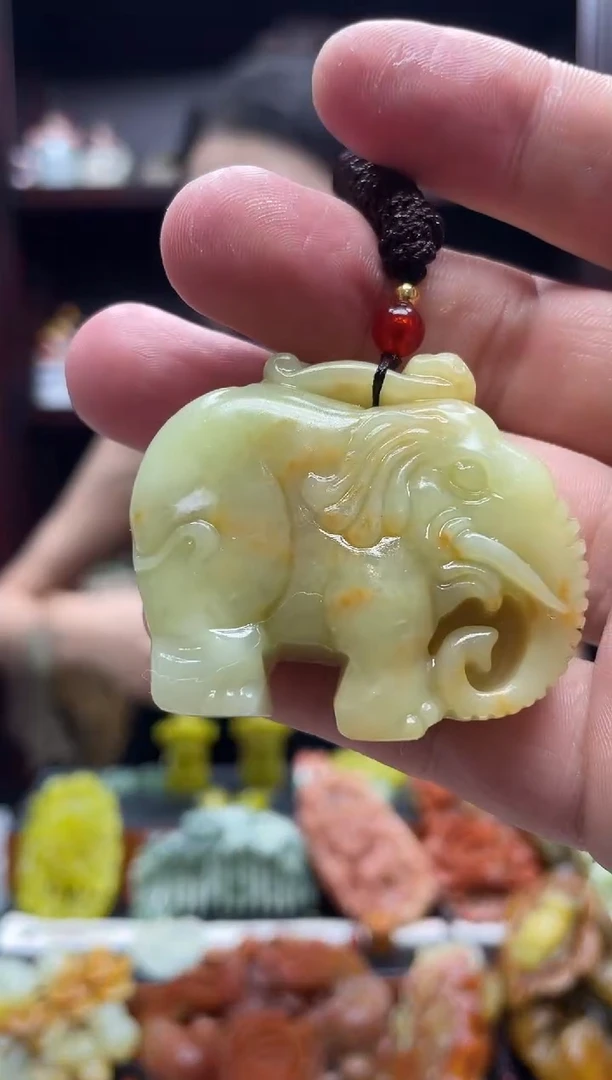 岫玉未镶嵌吊坠·