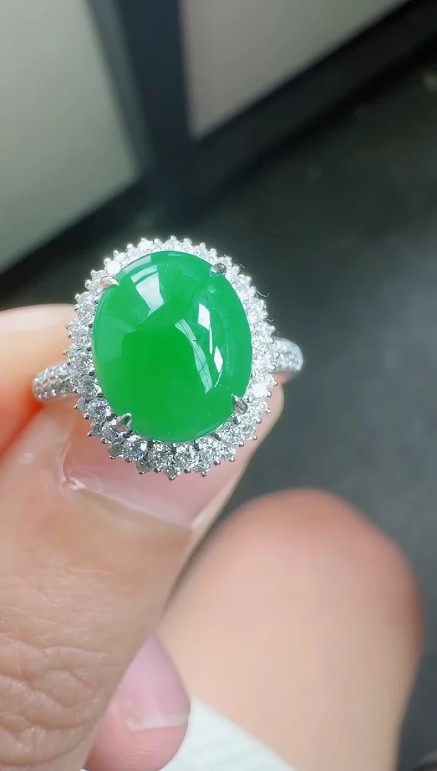 18K金镶嵌戒指翡翠寄售回流，24小时鉴赏期