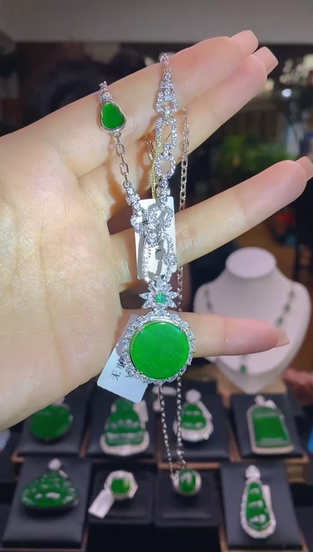 【闪购商品】翡翠吊坠(不含链)未镶嵌多样性发其一