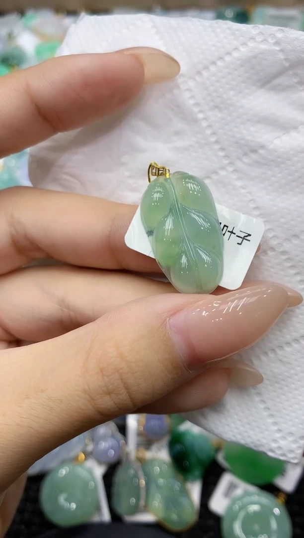 颈饰18K金镶嵌翡翠111111111111