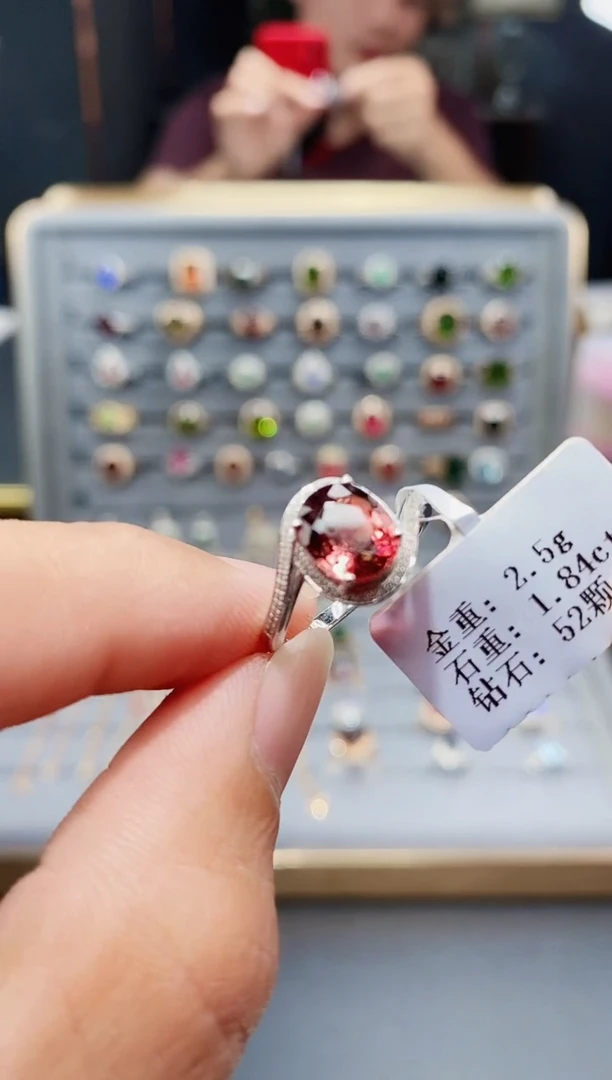 碧玺戒指18K金镶嵌1.84.