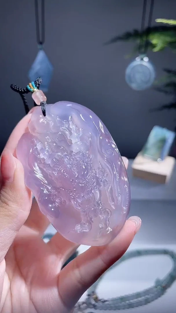 未镶嵌颈饰玛瑙/玉髓龙牌