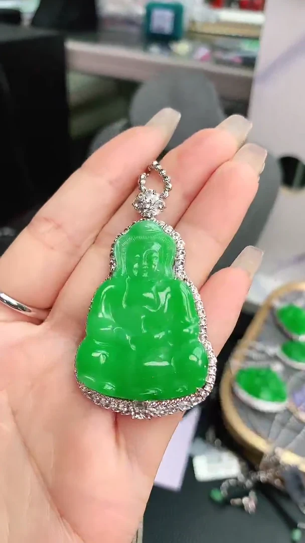 颈饰18K金镶嵌翡翠冠****姐天然缅甸翡翠a货