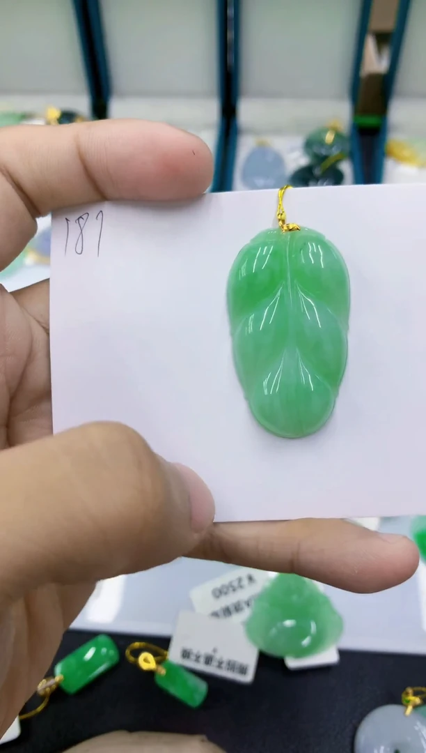 颈饰18K金镶嵌翡翠L****d11111111
