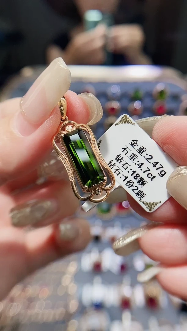 18K金镶嵌颈饰碧玺4.7