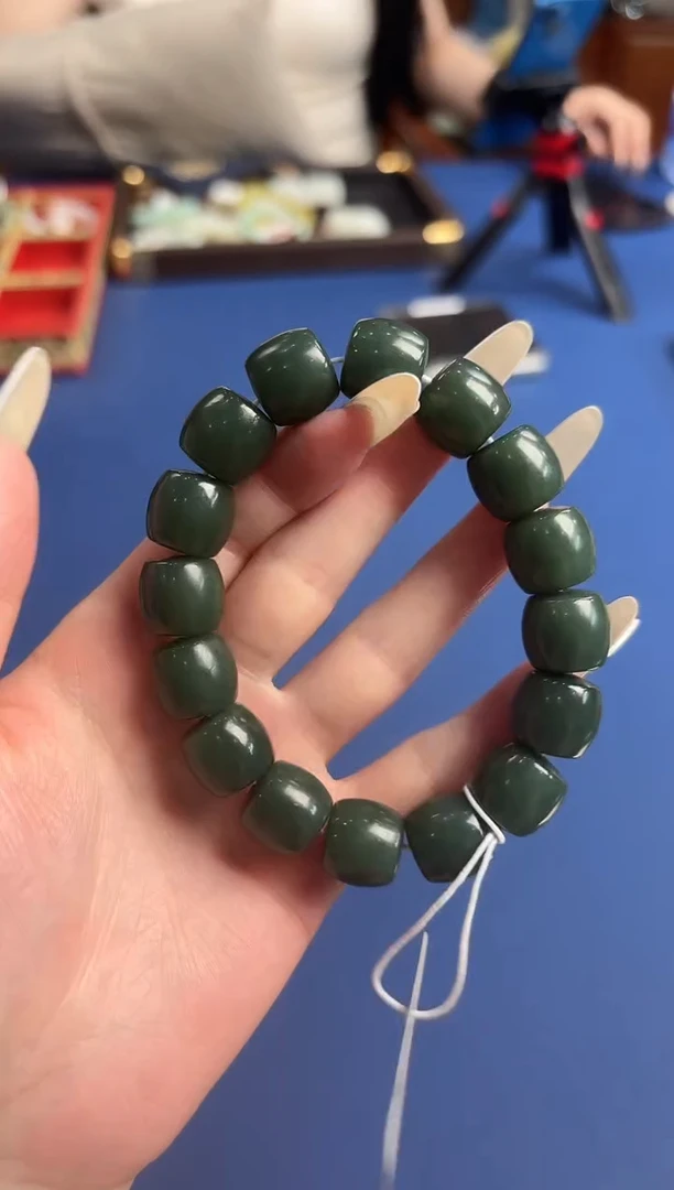 手串未镶嵌和田玉董小姐推荐 多样性发货 拍一发一qm