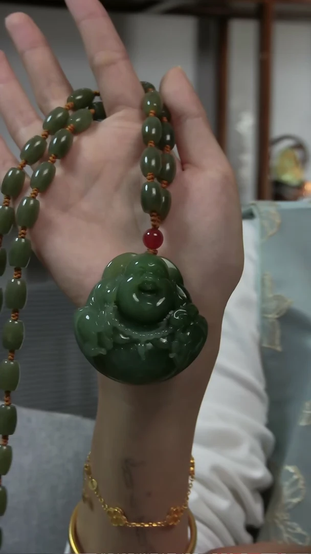 颈饰未镶嵌和田玉（碧玉）佛公
