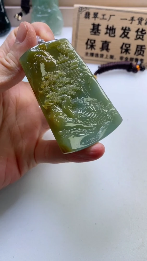 颈饰未镶嵌翡翠