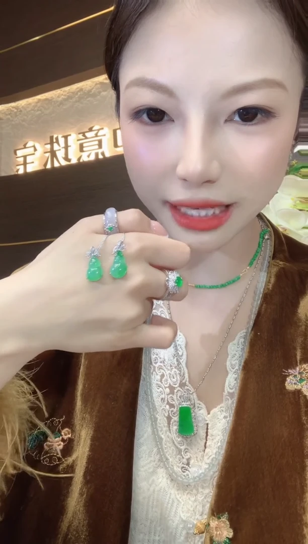 吊坠(不含链)18K金镶嵌翡翠A17多样性发一件