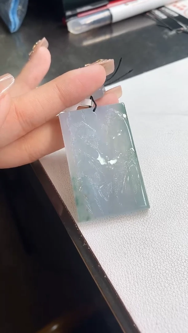 翡翠未镶嵌颈饰山水